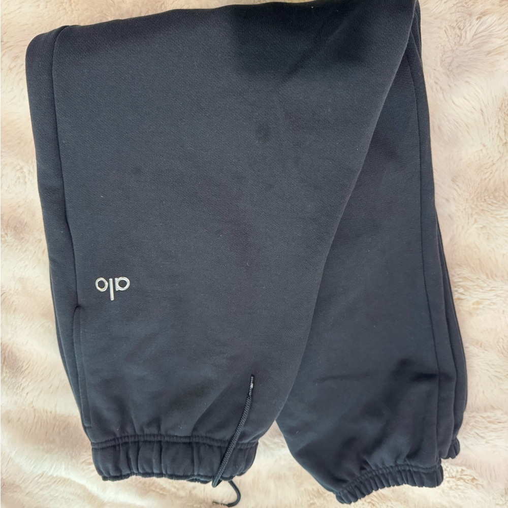 ALO Yoga- Accolade Sweat pants - Picture 2 of 4